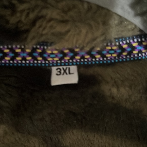 Camo 1/4 zip pullover - Picture 2 of 5